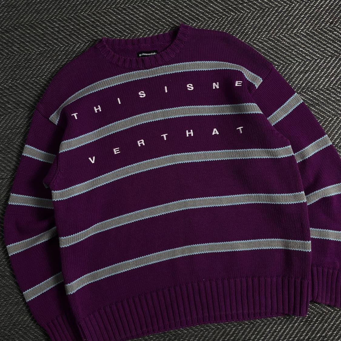 디스이즈네버댓 스트라이프 스펠아웃 박시핏 니트 y 3737 상품이미지1