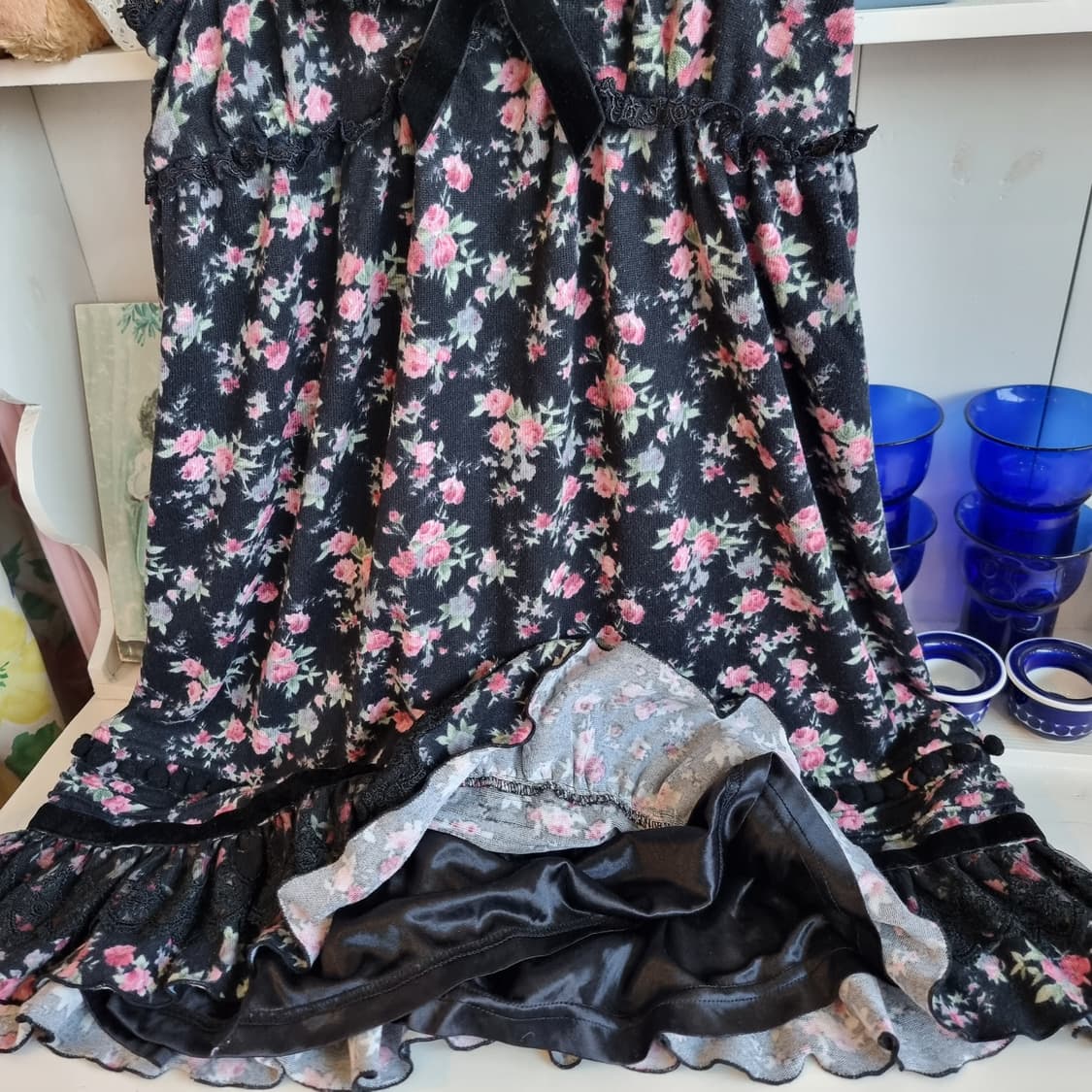 TRALALA(트랄라) 블랙 로즈 레이스 프릴 원피스 상품이미지5