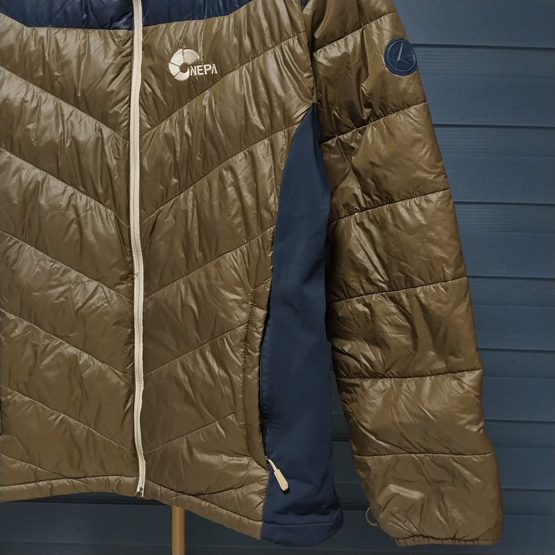 105 ) 네파 남성 스트레칭 오리털 경량패딩 상품이미지3