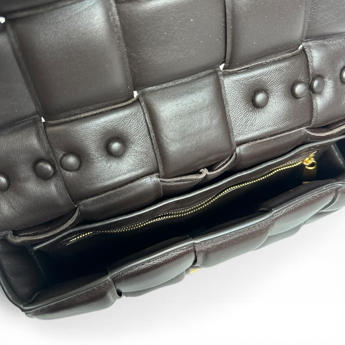 보테가베네타 카세트 패딩 크로스 체인백 브라운 상품이미지6