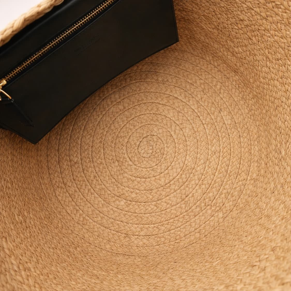 [S급] 생로랑 라피아 파니에 토트백 미디움 판매합니다!!! 상품이미지3