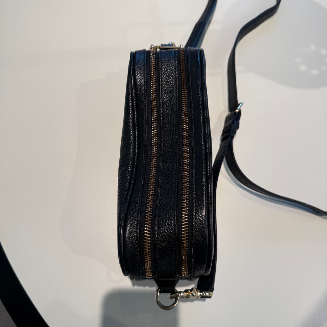 코치 제슬린 페블 가죽 카메라백(블랙/금장) 상품이미지3