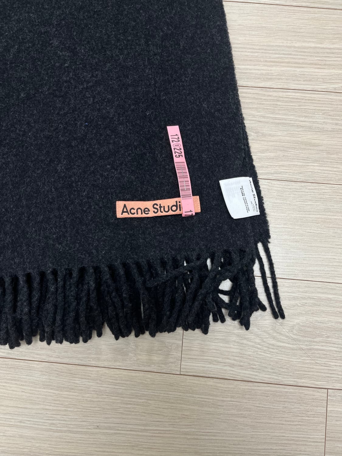 아크네 스튜디오 다크그레이 머플러 상품이미지2