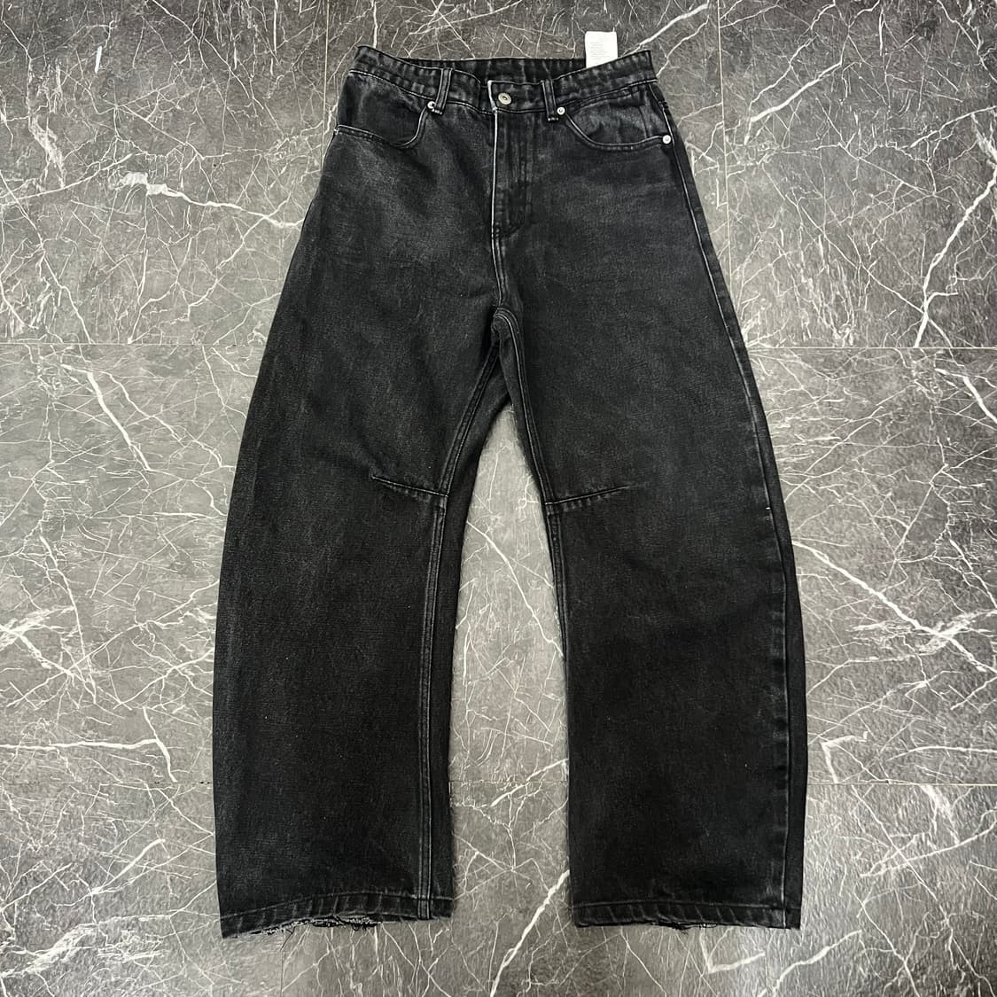 Coor 쿠어 커브드 흑청 데님 팬츠 상품이미지4