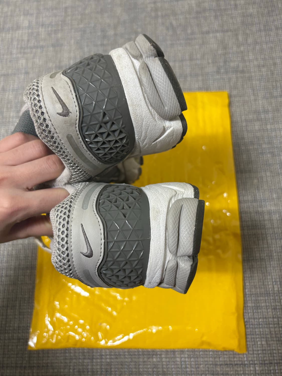 나이키 줌 보메로 5 프리미엄 라이트 240 판매해요 상품이미지5