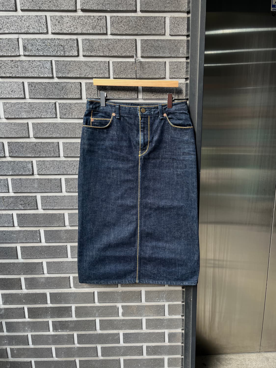 United Arrows 옐로우 스티치 데님 스커트 상품이미지2