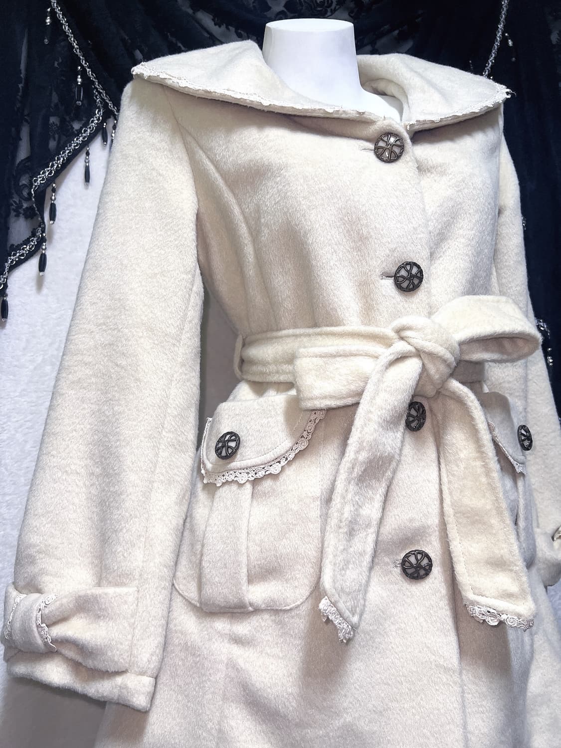 엑시즈팜 라떼갸루 로맨틱 로걀 베이지 레이스 리본 벨트 코트 자켓 핀터 상품이미지6