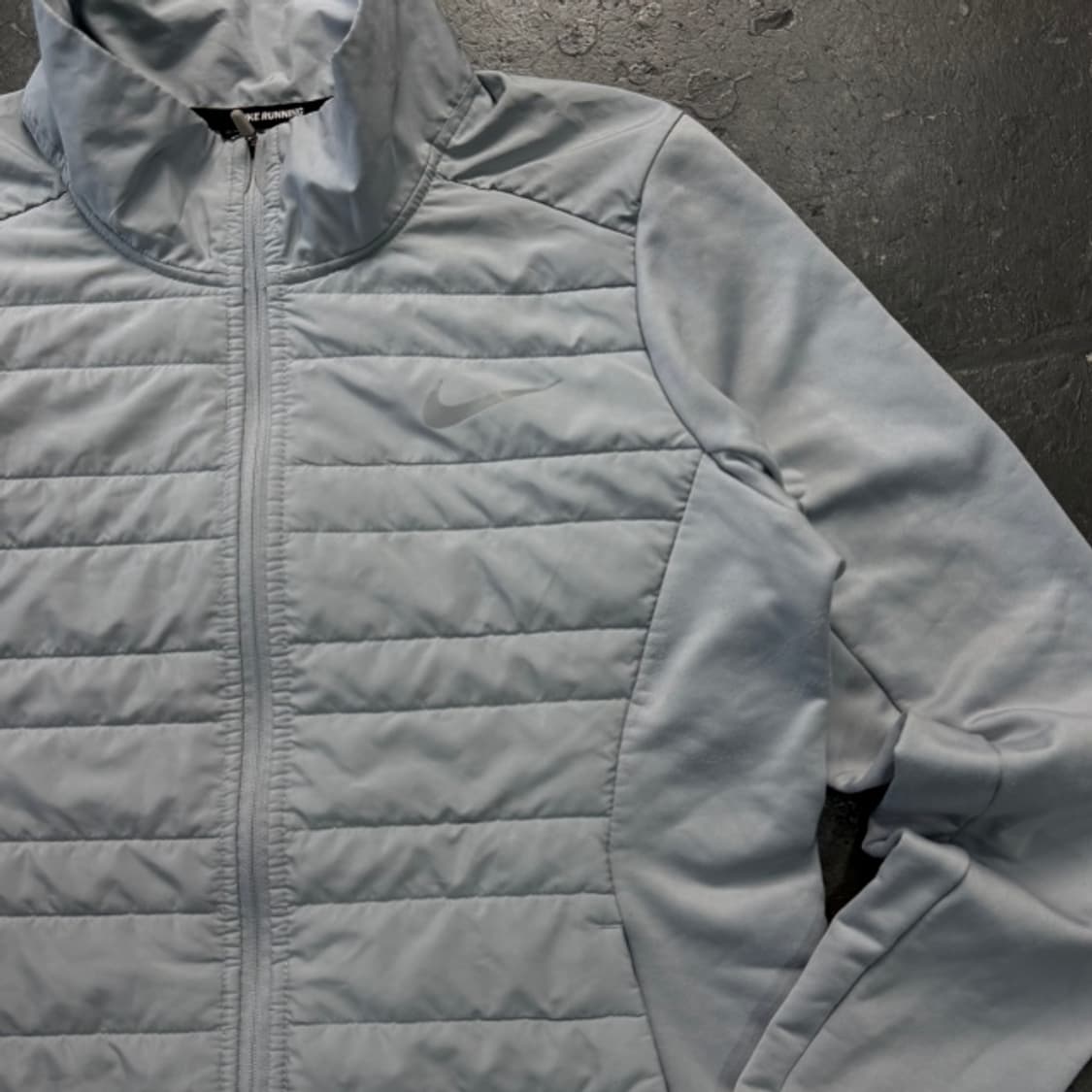 100 나이키 런닝 에센셜 필드 자켓  상품이미지2