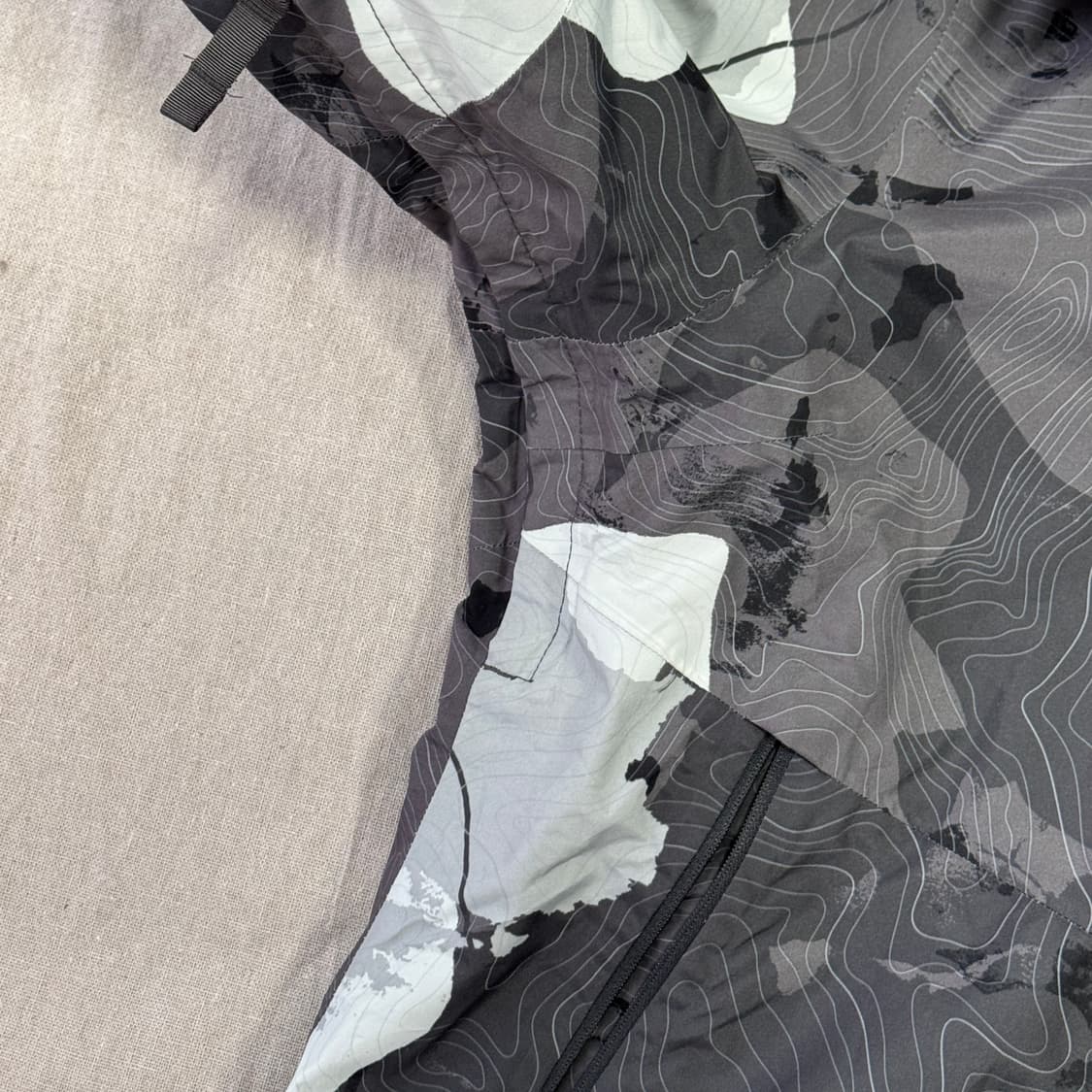 노스페이스 해외판 카모 플라워 바람막이 XL 상품이미지5