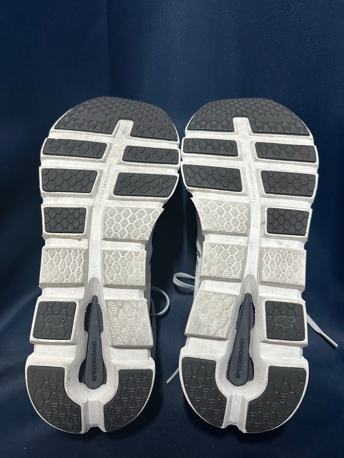 온러닝 클라우드러너 (언다이드 화이트/플레임) 280mm 상품이미지4