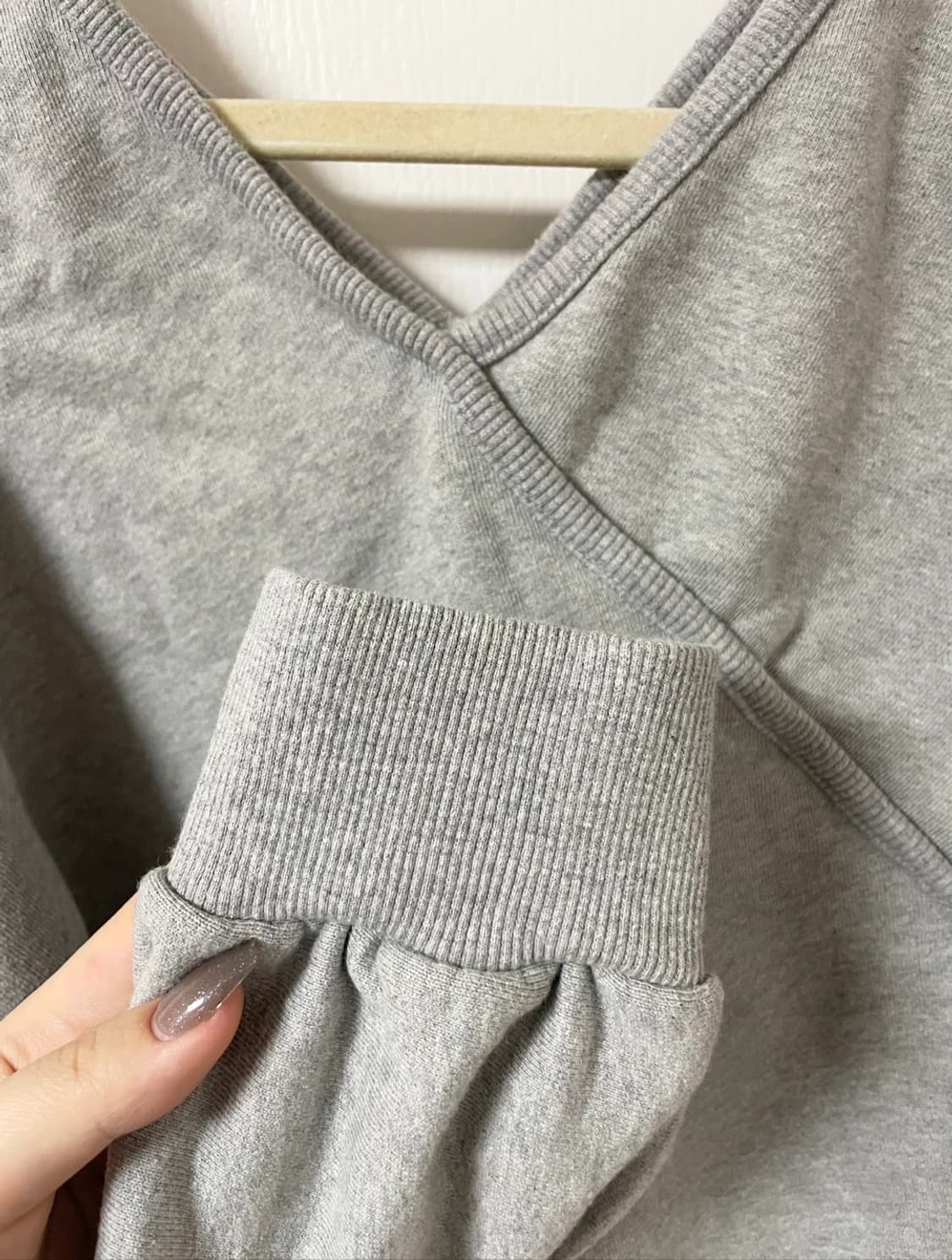 브이컷 사선 언발 긴팔 그레이 S~M 상품이미지3