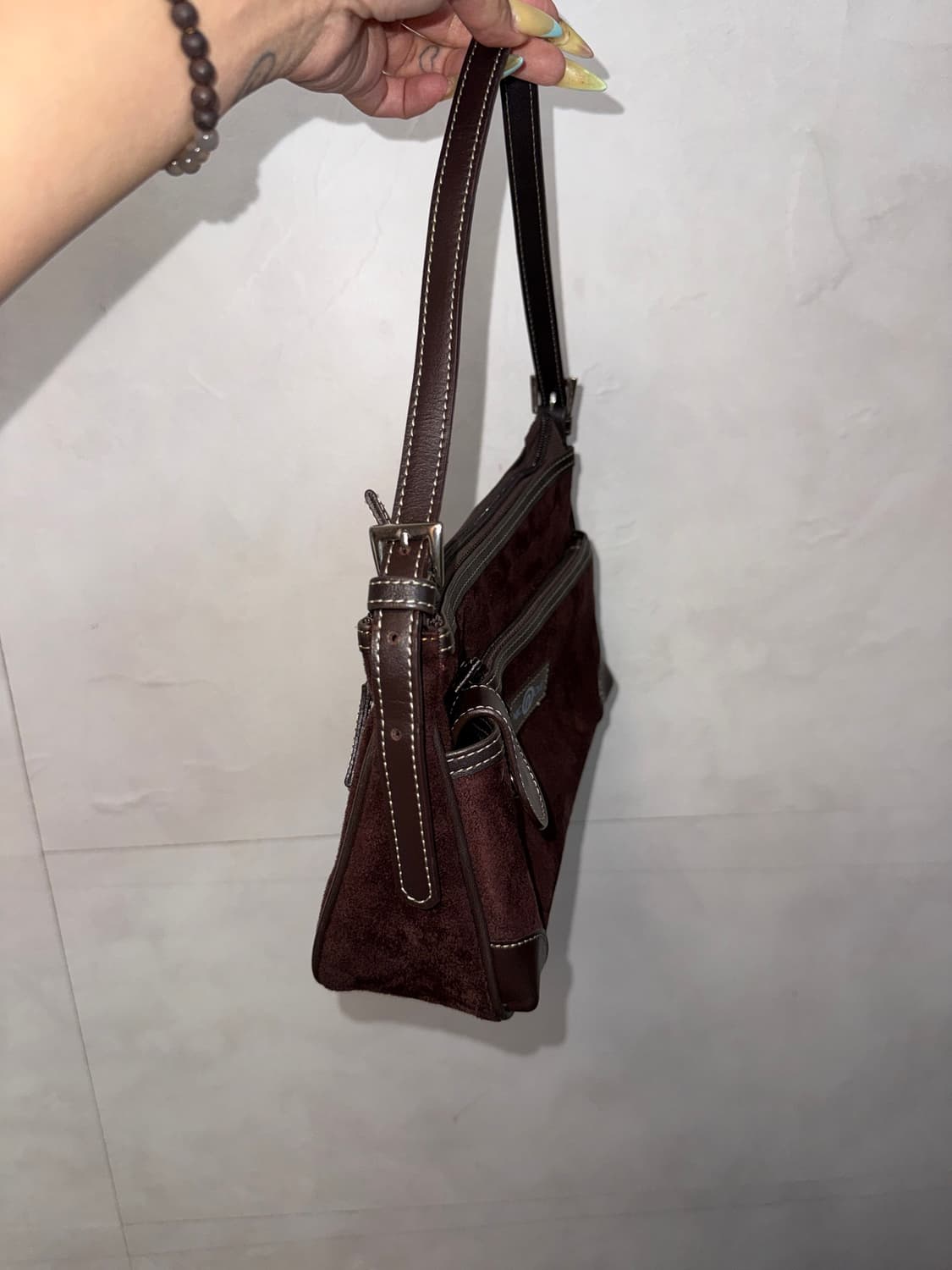 Nicole dark brown suede shoulder bag 상품이미지3