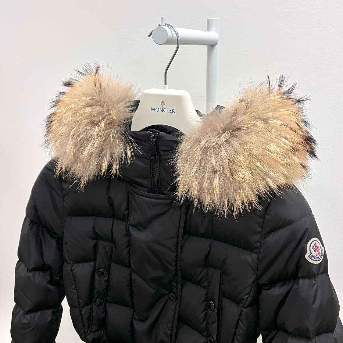 [S급/00사이즈] 몽클레어 클로에 롱패딩 와펜 로고 블랙 패딩 상품이미지3