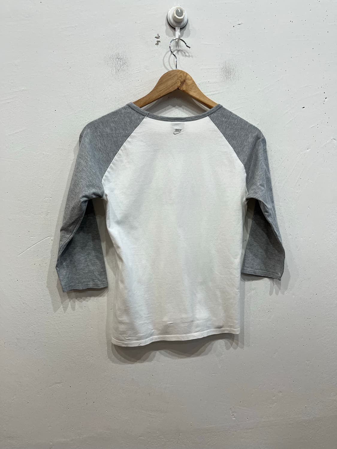 나이키 로고 래글런 티셔츠 그레이 우먼즈 상품이미지2
