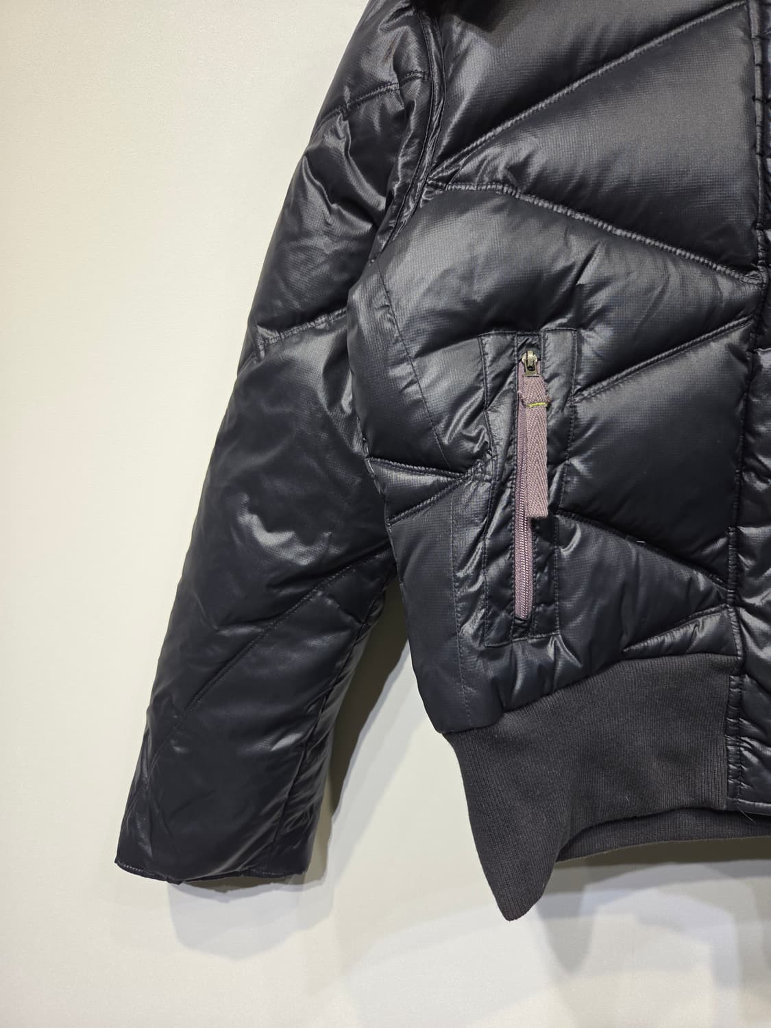 아디다스(Adidas) 우먼스 스트릿 PDD 덕다운 유광 숏패딩 상품이미지4