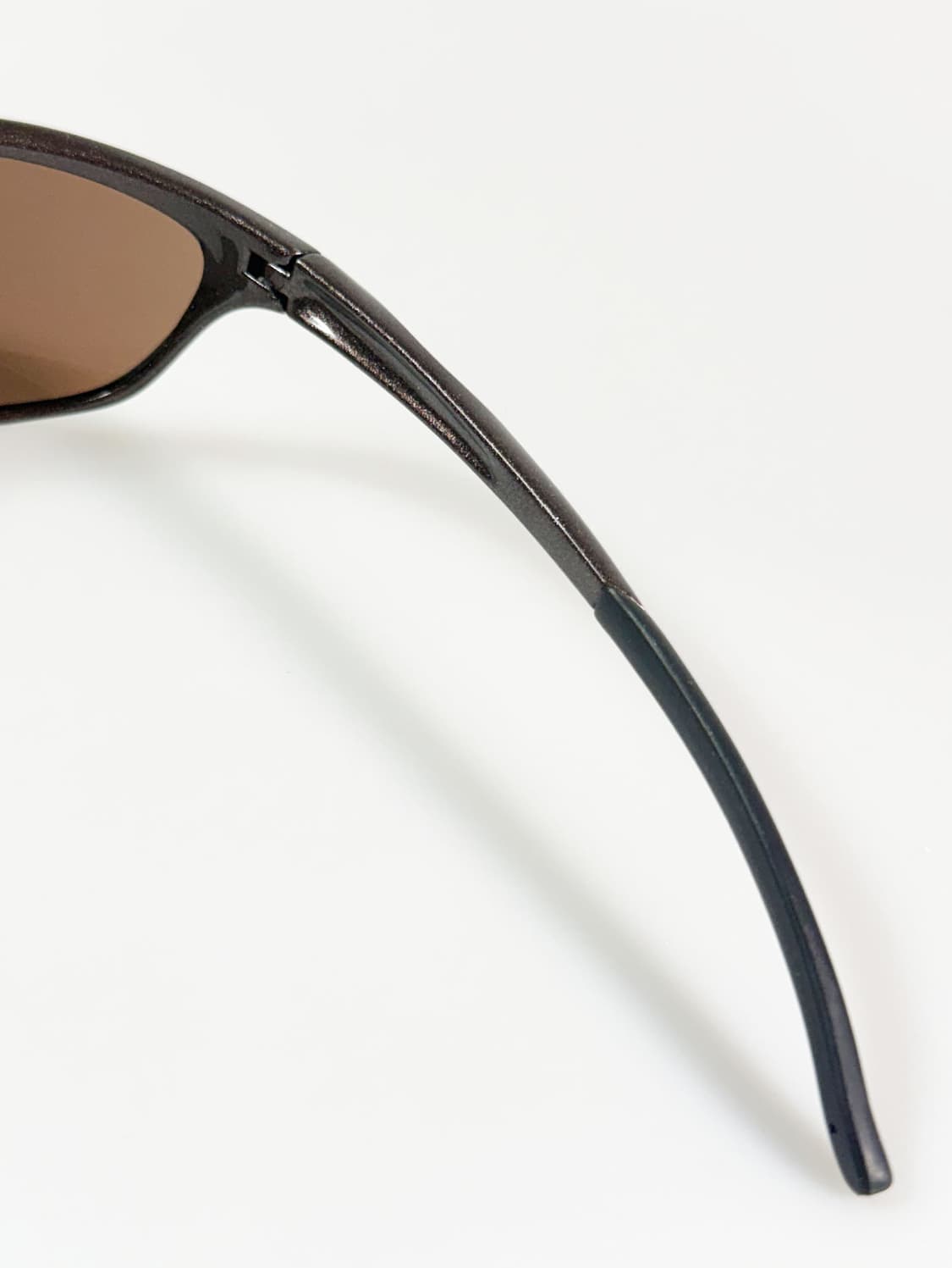 브라운 랩어라운드 스퀘어 스포티 빈티지 틴트 선글라스 상품이미지6