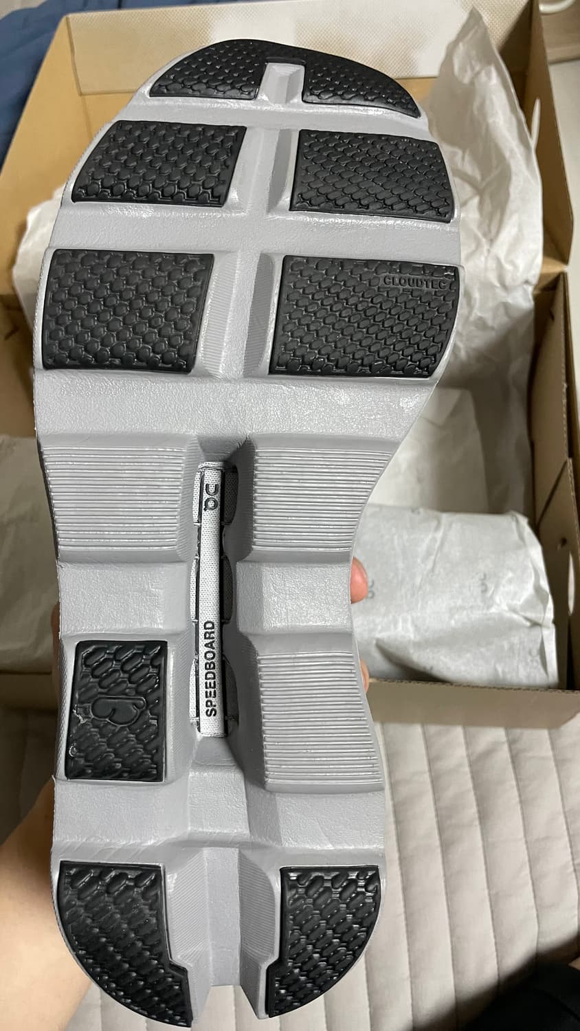 온러닝 클라우드몬스터 알로이 실버 43 275 9.5 상품이미지4