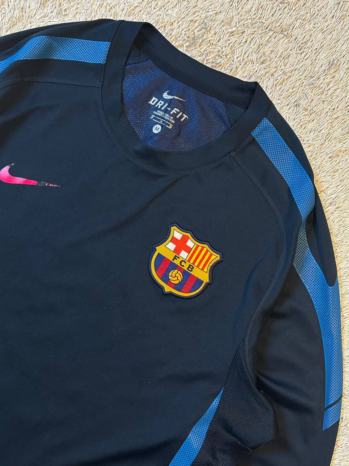 나이키 바르셀로나 드라이핏 기능성 긴팔 티셔츠 상품이미지2