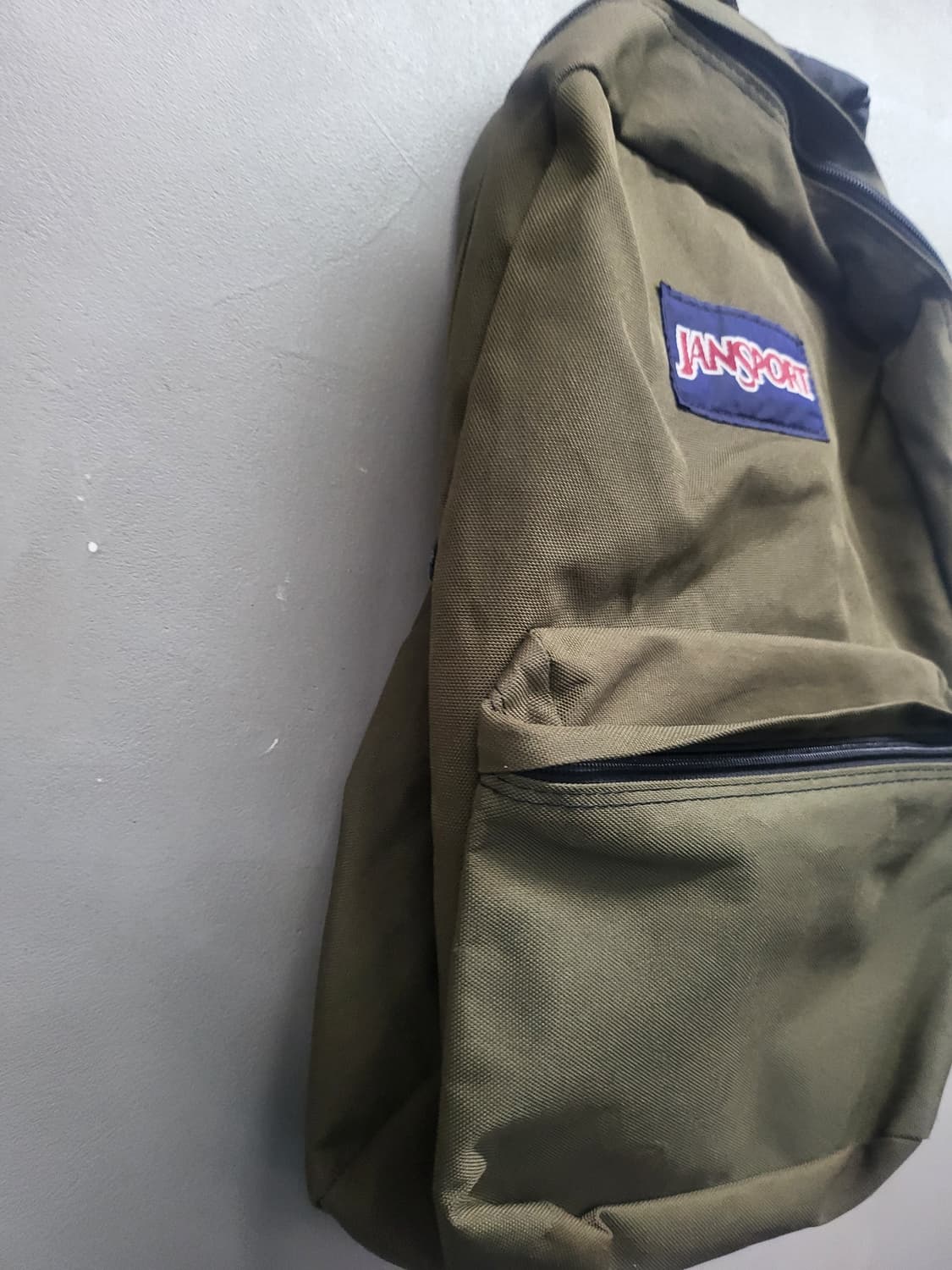잔스포츠 백팩 카키색 상품이미지3