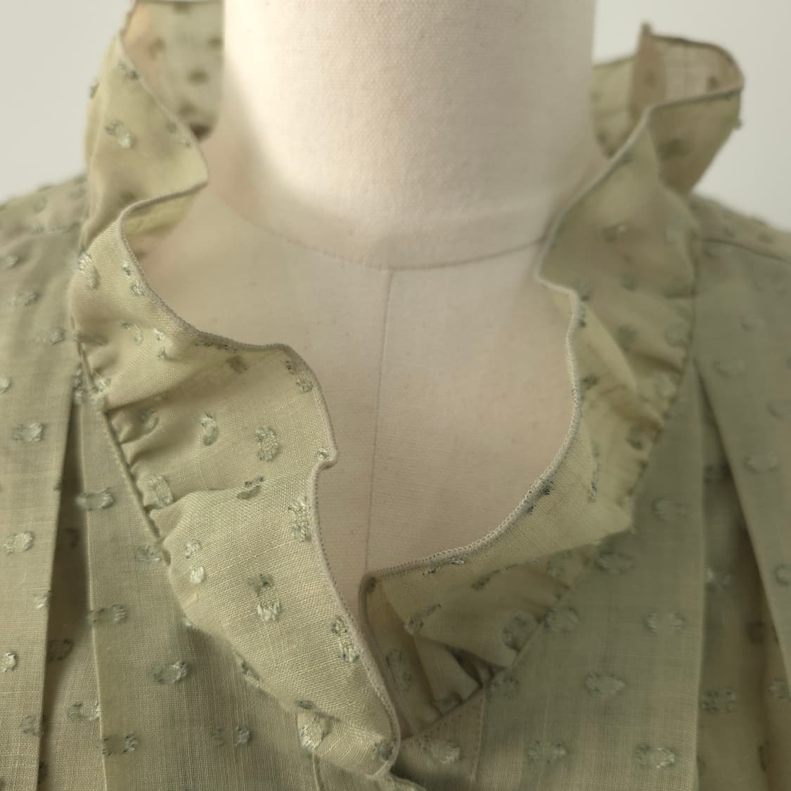 Montate 올리브그린 마혼방 시스루 프릴 8부 블라우스 상품이미지4