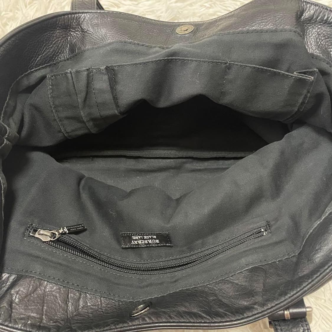 버버리 블랙 소가죽 버클 토트백 크로스백 상품이미지9