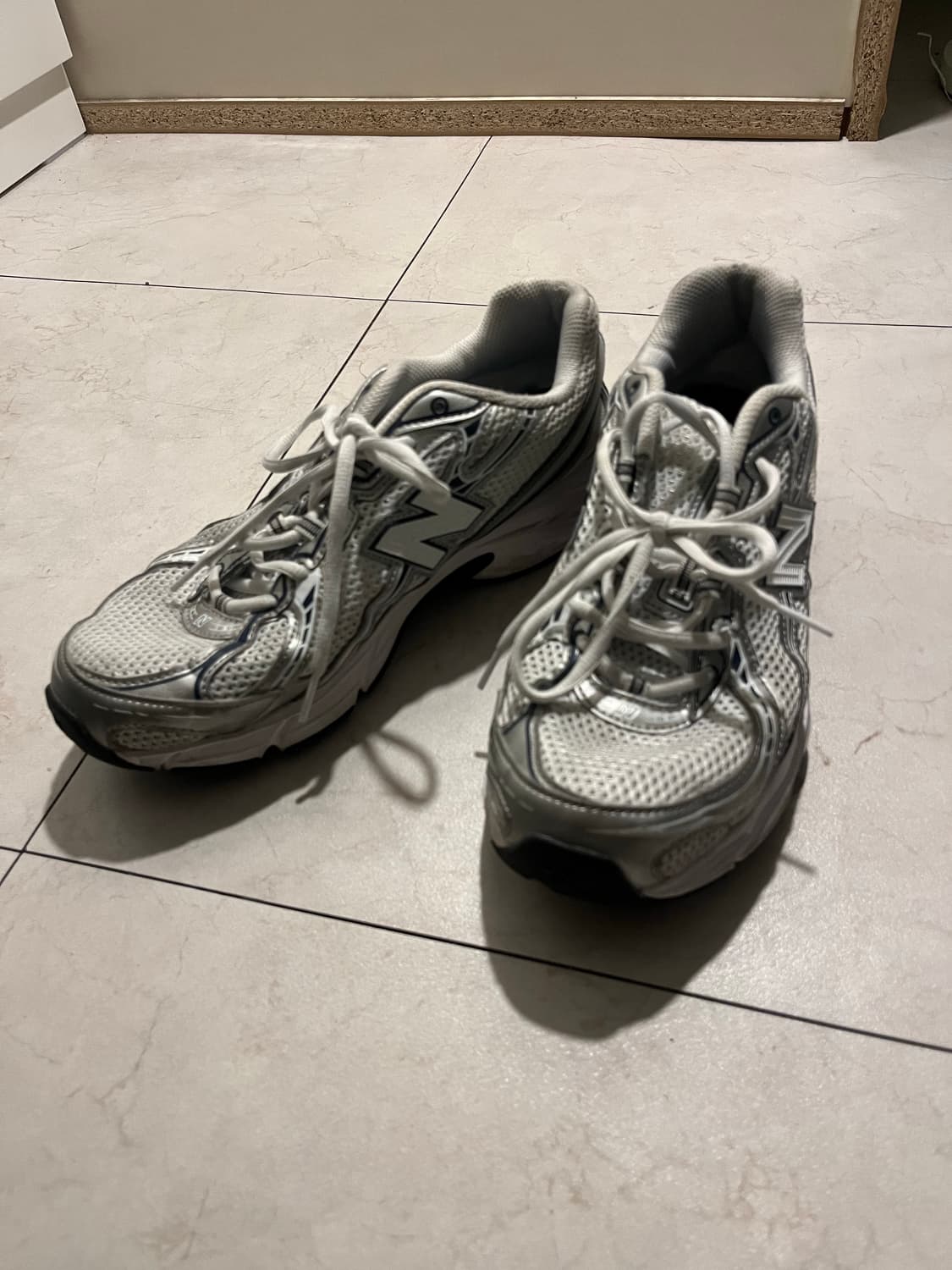 뉴발란스 740 화이트 실버 275mm 상품이미지1