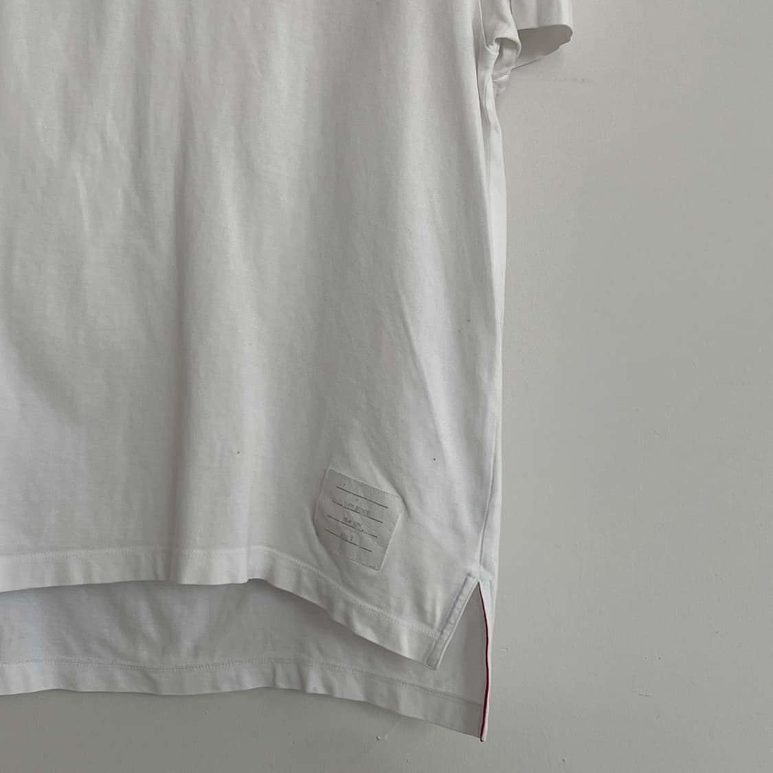 톰브라운 3,100 저지 릴렉스드 사이드 슬릿 화이트 반팔 티셔츠 상품이미지3