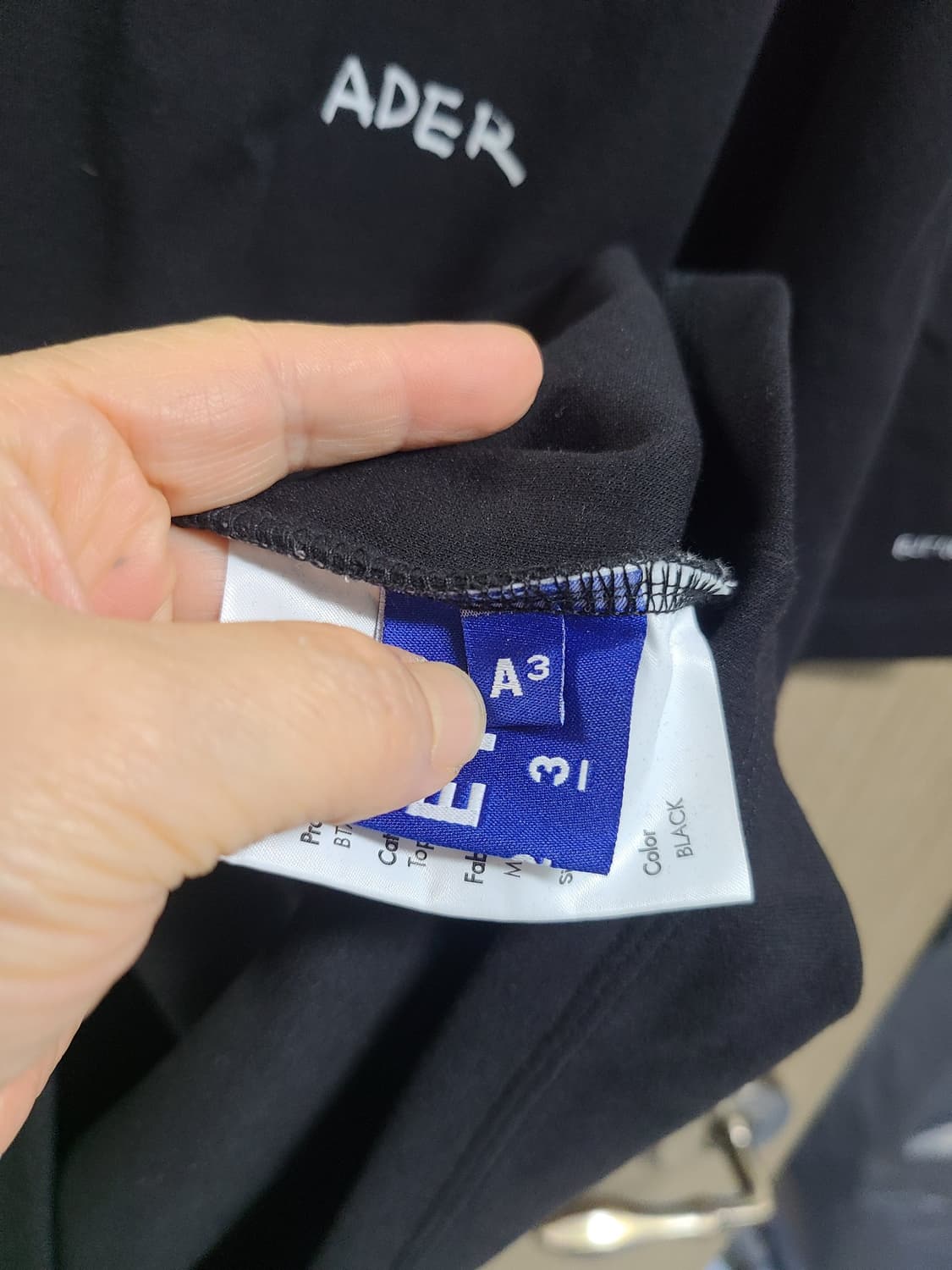 아더에러 반팔티 블랙 상품이미지5