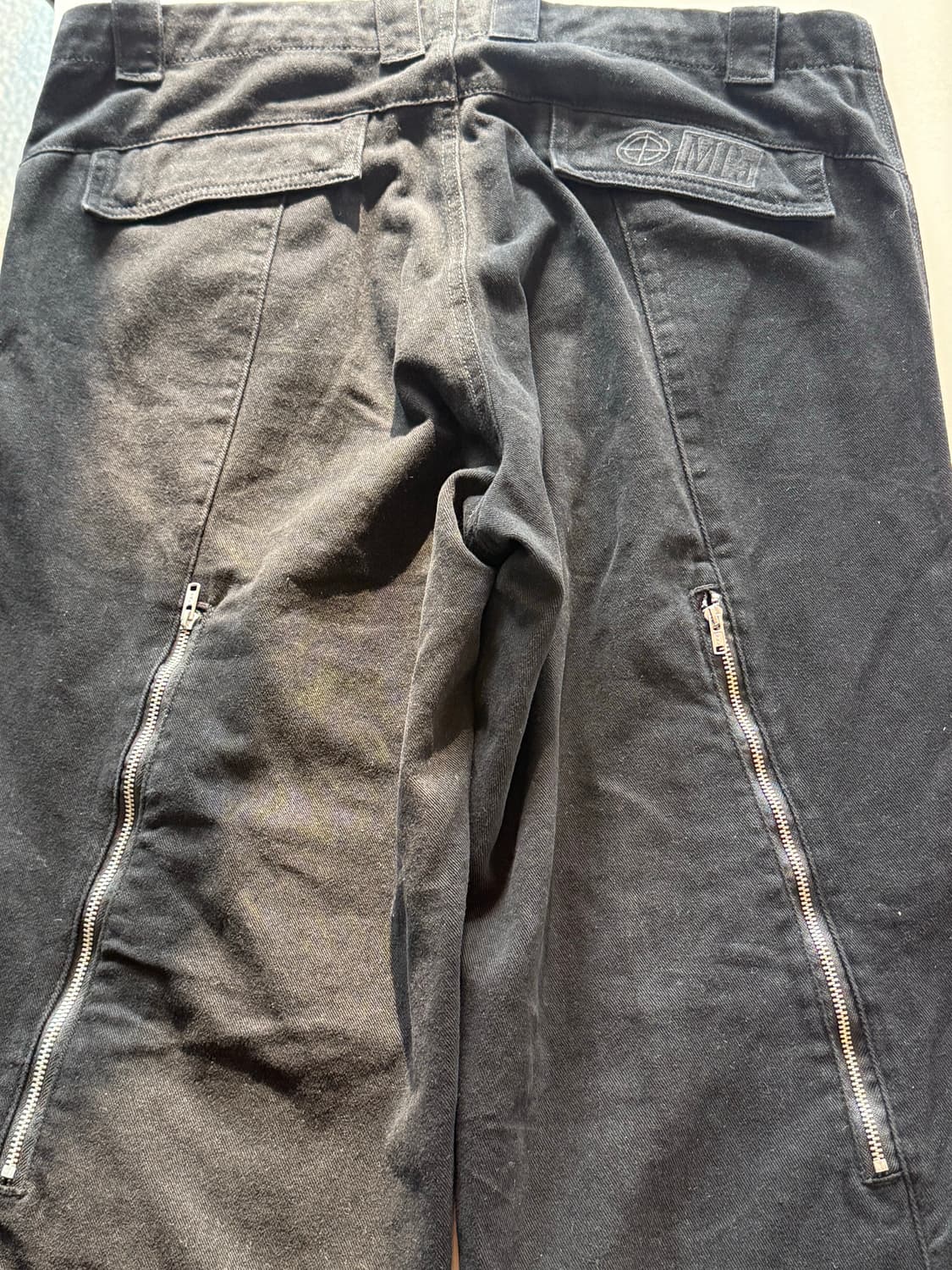 플라스틱 프로덕트 지퍼팬츠 팝니다. 상품이미지5