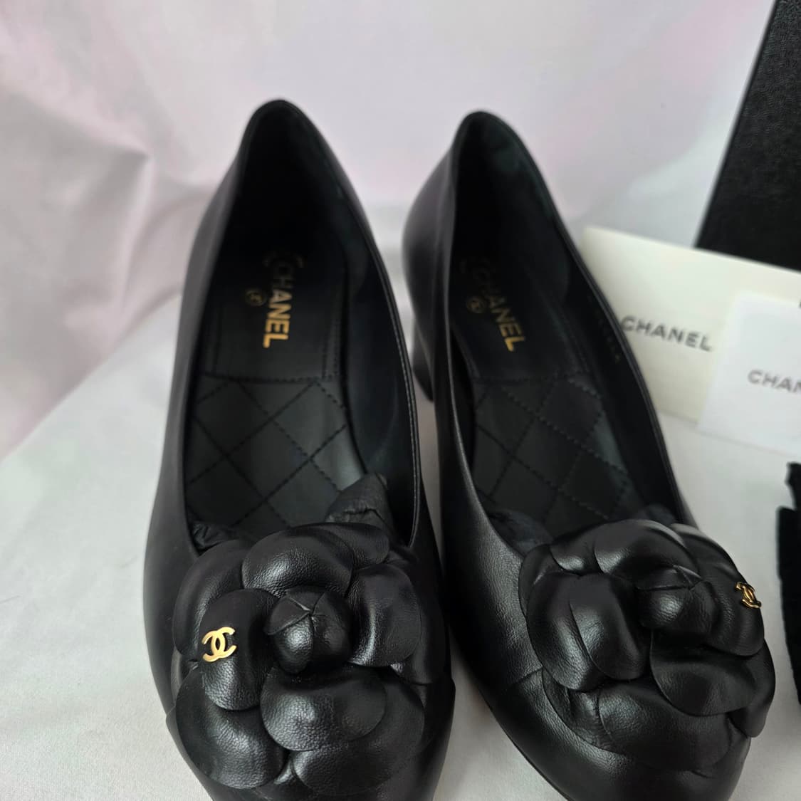 [정품 CHANEL] 샤넬 까멜리아 펌프스 구두 37 블랙 풀박스 상품이미지9