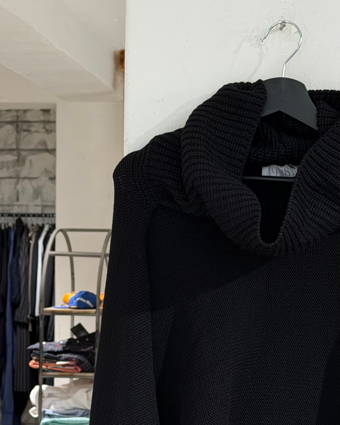 빈티지 마를리 블랙 하이넥 니트 케이프 상품이미지2