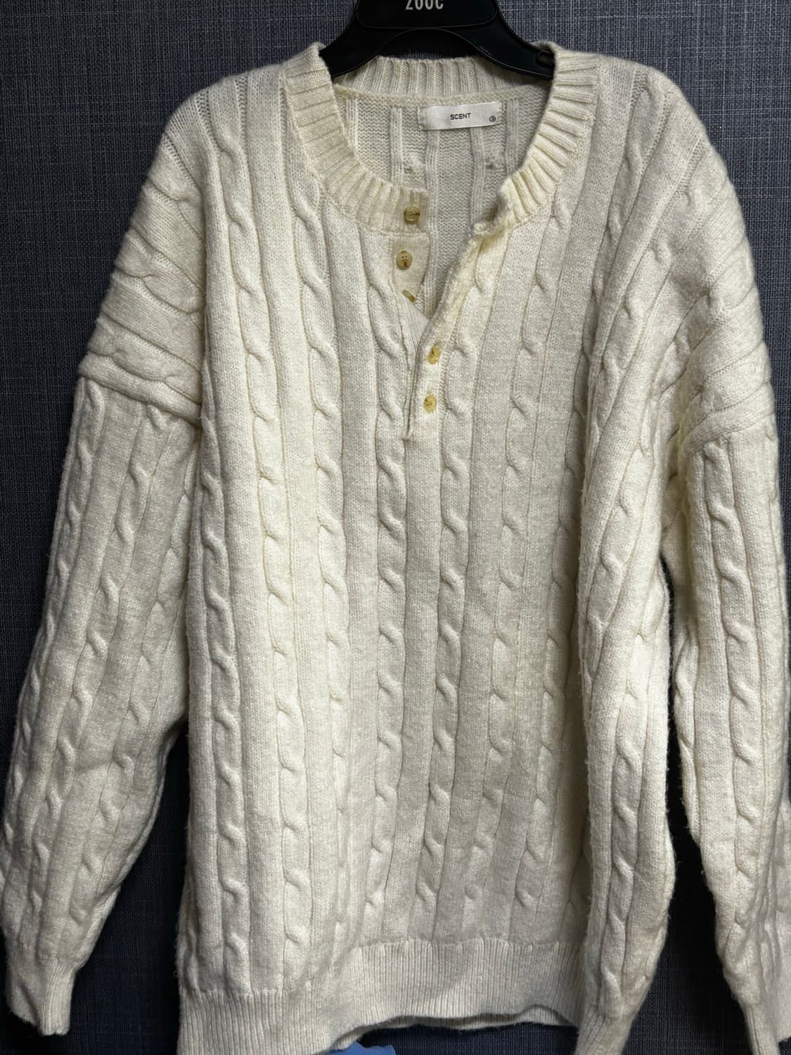 아이보리 꽈배기 니트 헨리넥 팝니다 상품이미지2