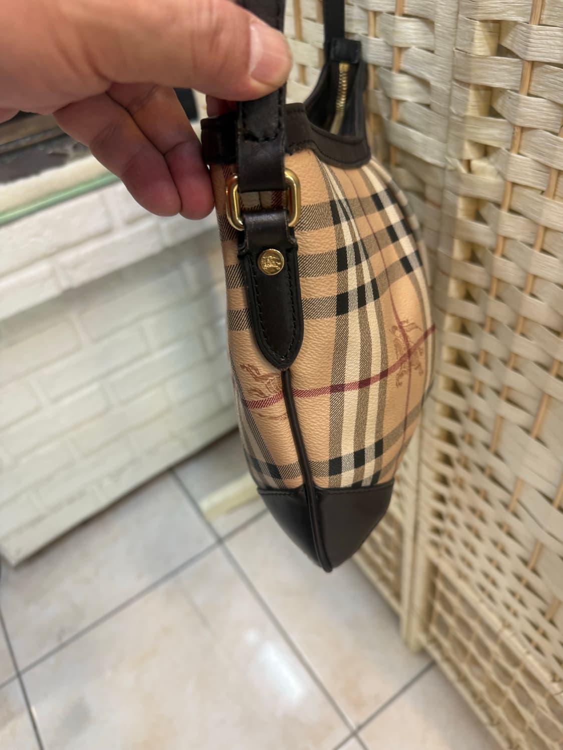 정품 버버리 노바체크 크로스백 팝니다 상품이미지2