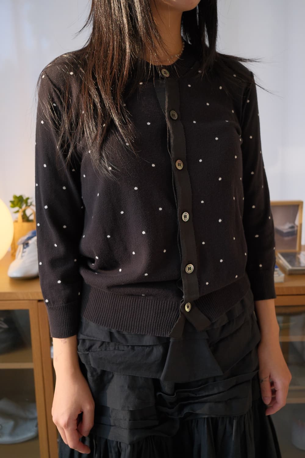 Reversed seam dot cardigan 상품이미지1