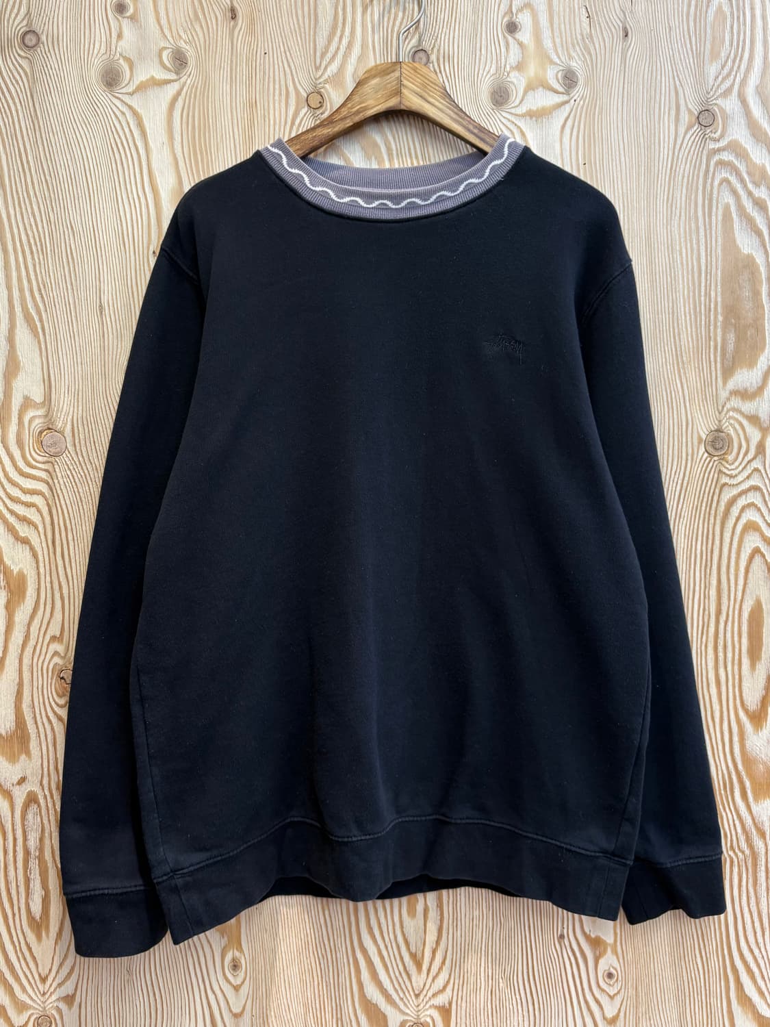 스투시 넥라인 맨투맨 상품이미지1