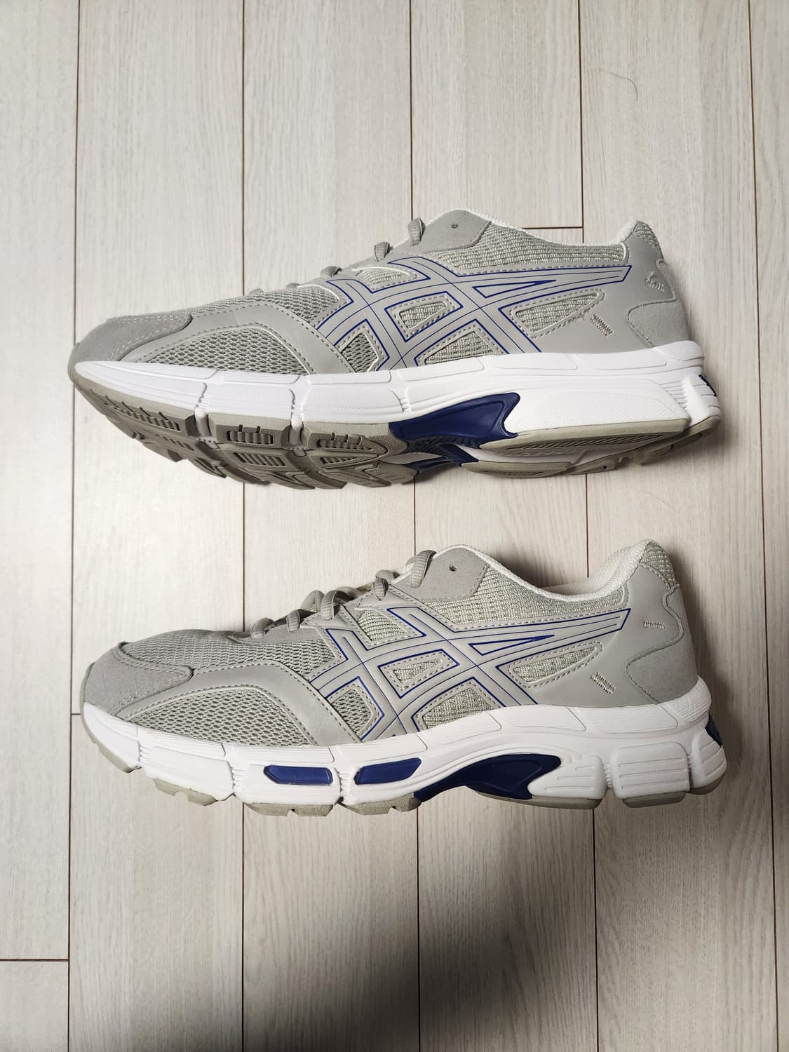 아식스 젤 조그 MC 그레이 사이즈275

여러 중고사이트에도 같이 판매 상품이미지5