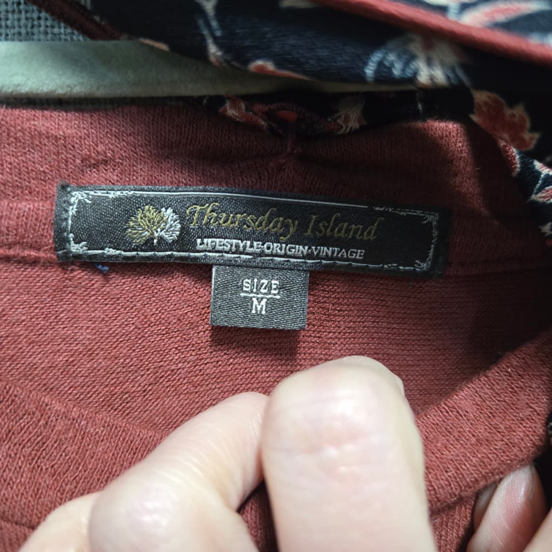 써스데이아일랜드 패턴 스카프 긴팔티  상품이미지4