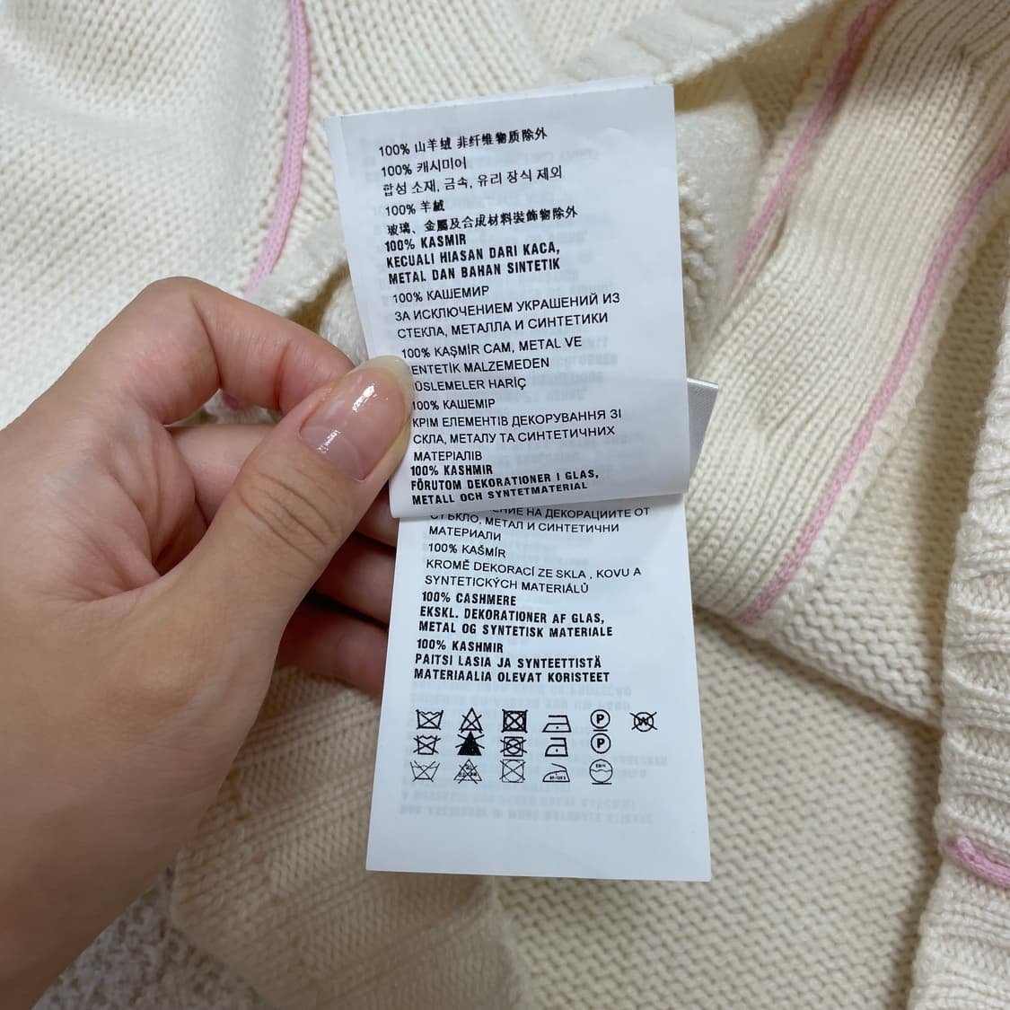 미우미우 큐빅 버튼 캐시미어 가디건 상품이미지9