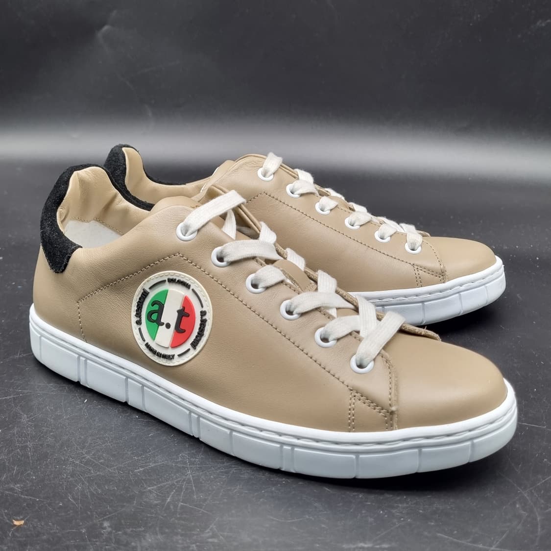 아테스토니 울트라라이트 여성스니커즈240 상품이미지1