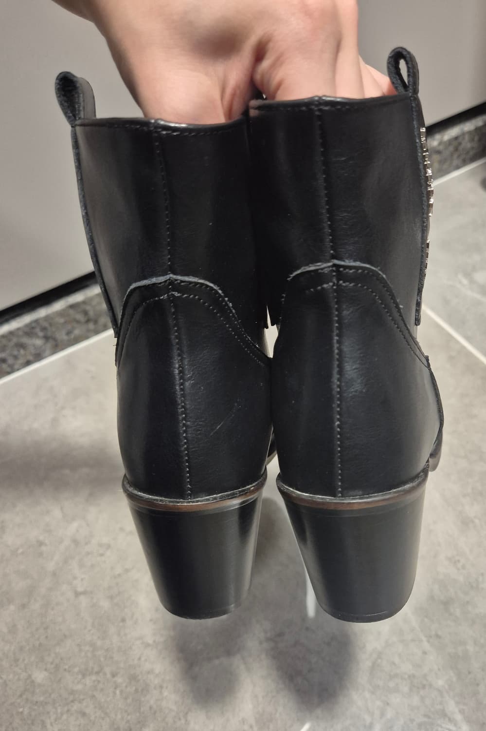 마뗑킴 웨스턴 앵클 부츠 WESTERN ANKLE BOOTS IN BLA 상품이미지5