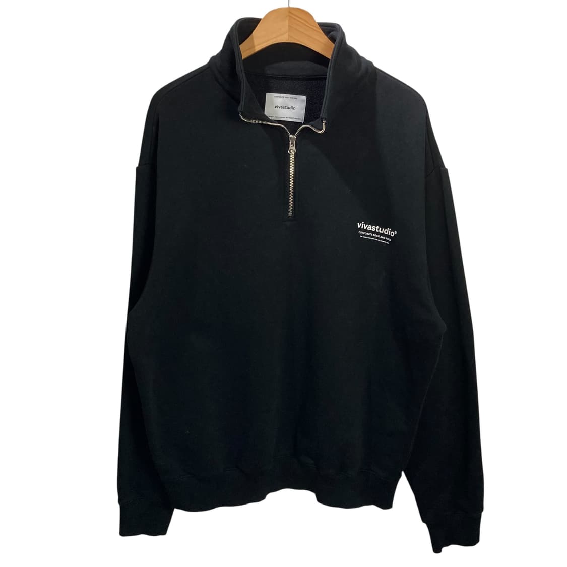 비바스튜디오 블랙 반집업 맨투맨 상품이미지2