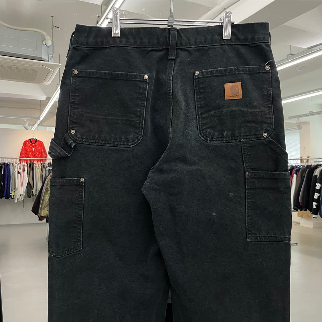 칼하트 OG 더블니 가죽패치 카펜터 덕캔버스 페이딩 워크팬츠 블랙 상품이미지4