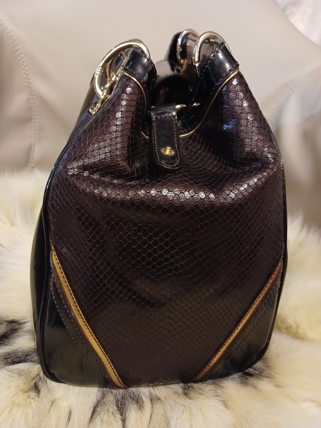 닥스 정품 에나멜 소재 가방 상품이미지2