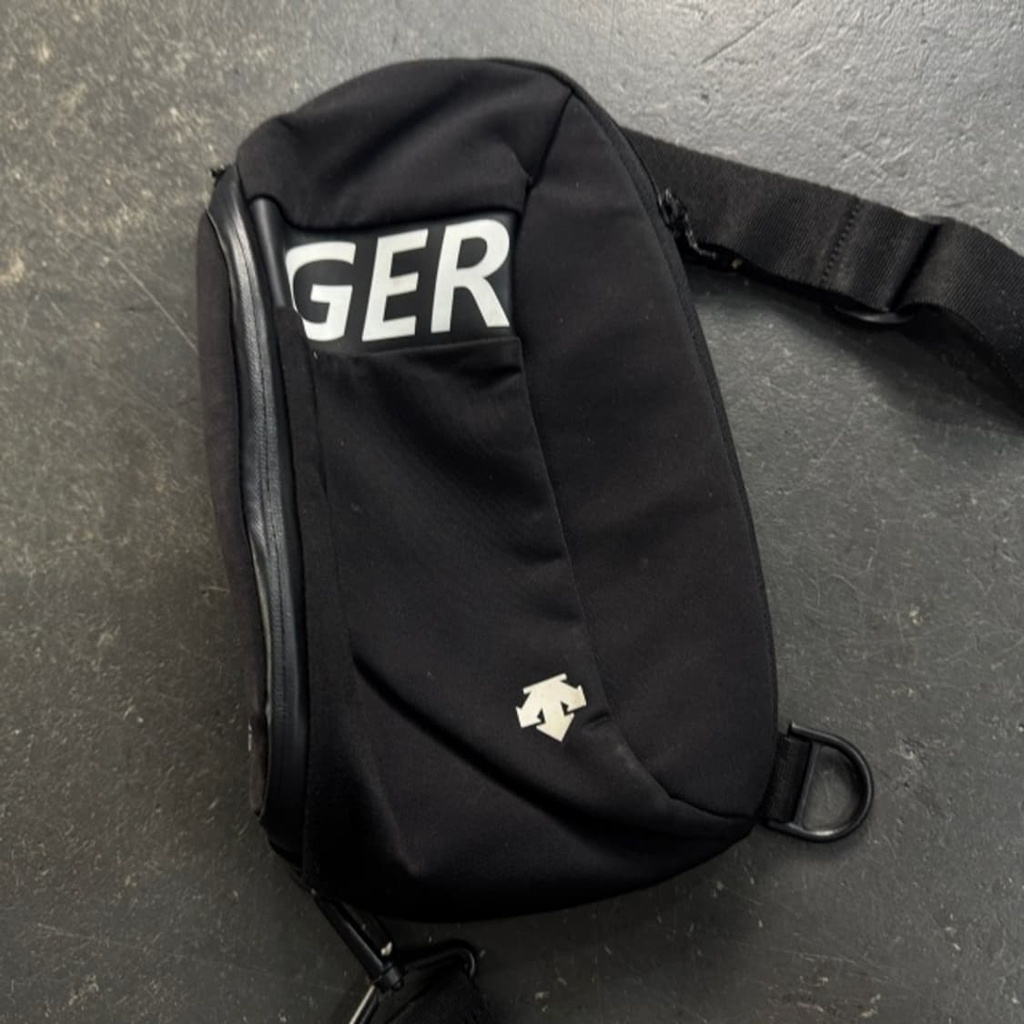 데상트 힙색  상품이미지2