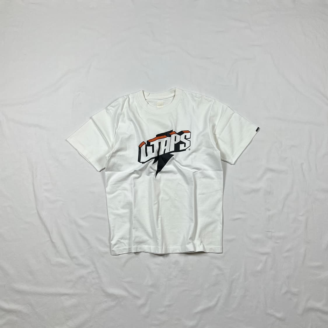 더블탭스 wtaps 그래픽 로고 반팔티 상품이미지1