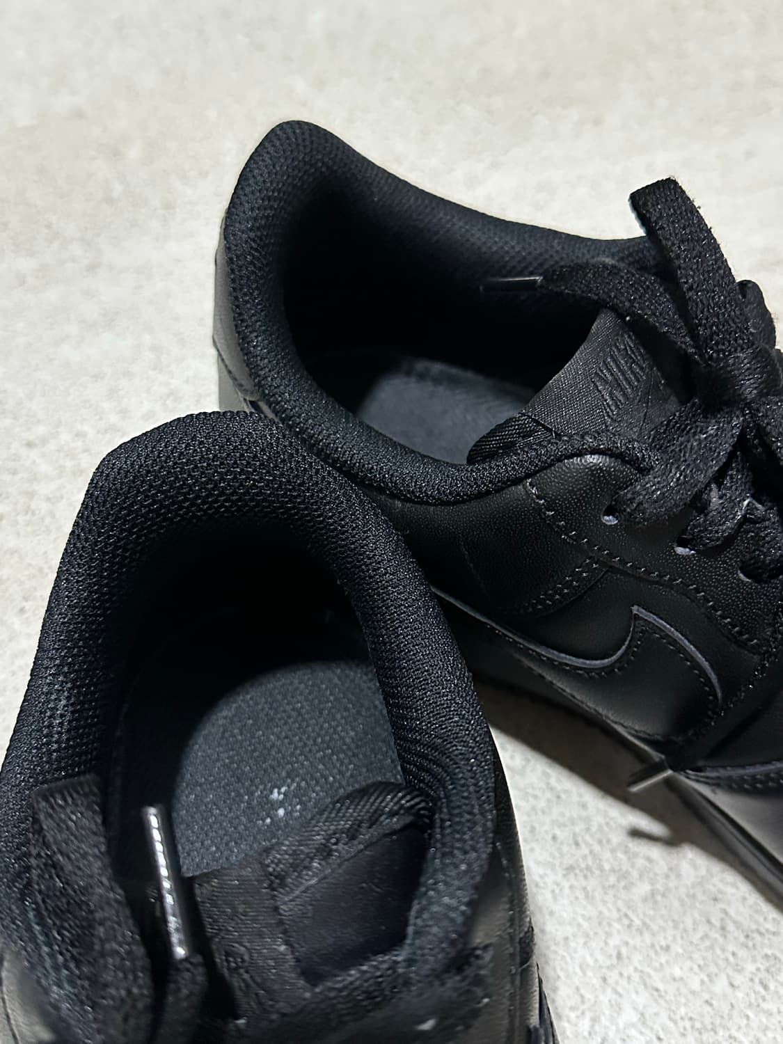 나이키 에어포스 올블랙 상품이미지2