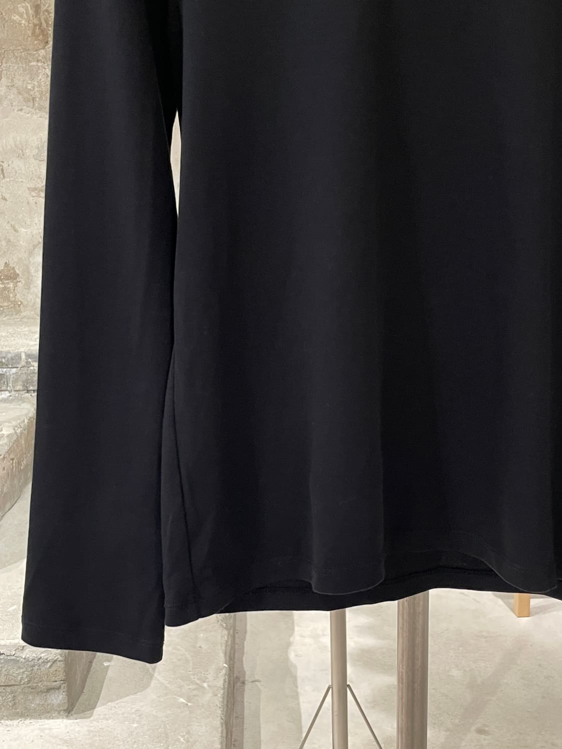 샤넬 유니폼 블랙 암 로고 코튼 롱 슬리브 상품이미지4