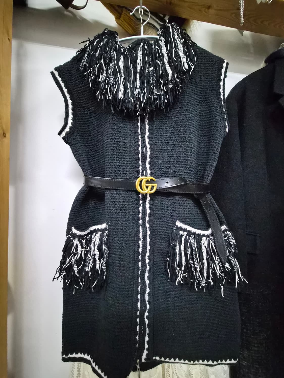 수입 레터링 태슬 니트 집업 베스트아우터. 레이스 샤스커트 상품이미지2