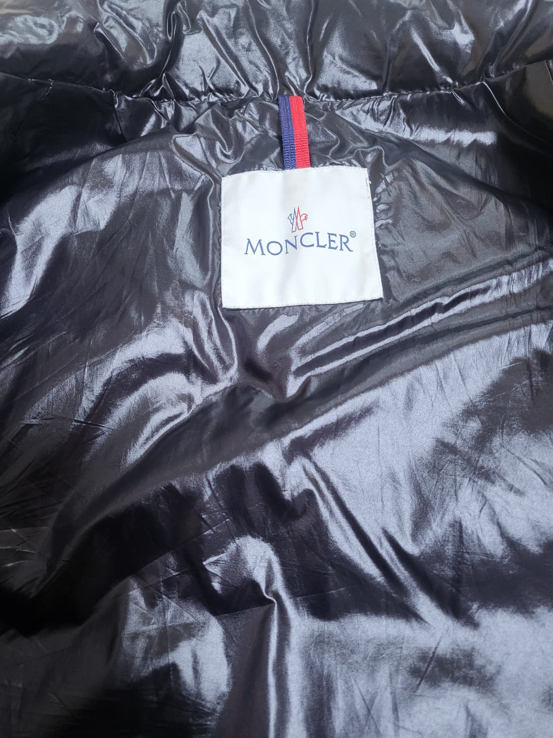 [정품]몽클레어 빅로고 블랙와팬 유광패딩 상품이미지5