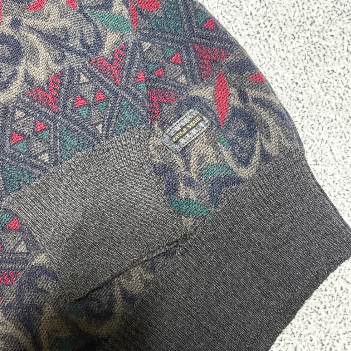 폴앤샤크 빈티지 패턴 브이넥 니트 상품이미지3